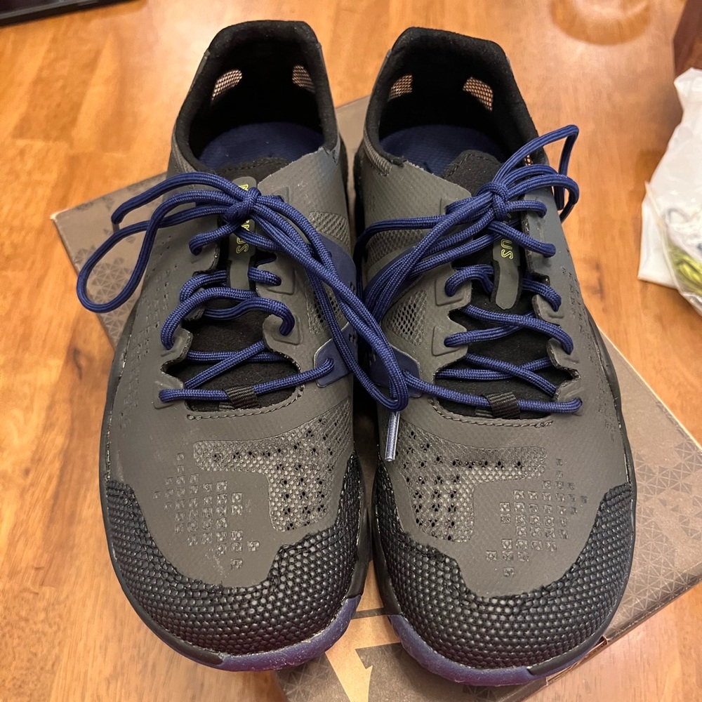 Running shoes - Picture 2 of 4